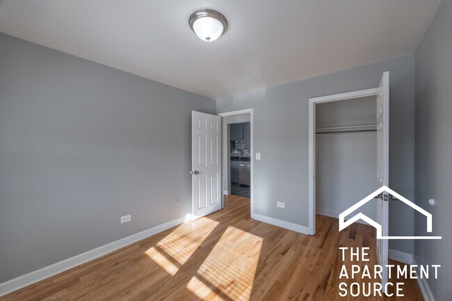 Building Photo - 6257 N Milwaukee Ave