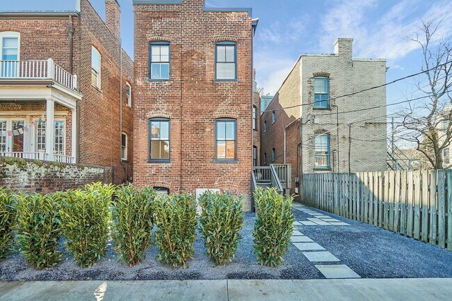 Building Photo - 1840 Monument Ave