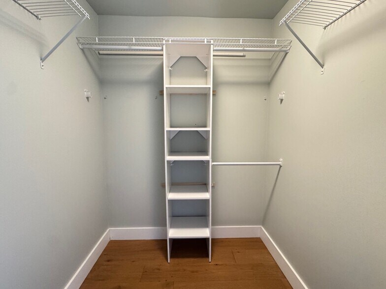 Building Photo - 250 Meridian St