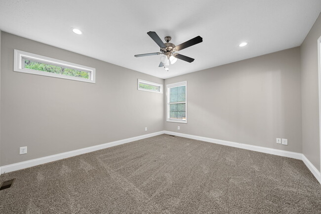 Building Photo - 1725 Rains Rd