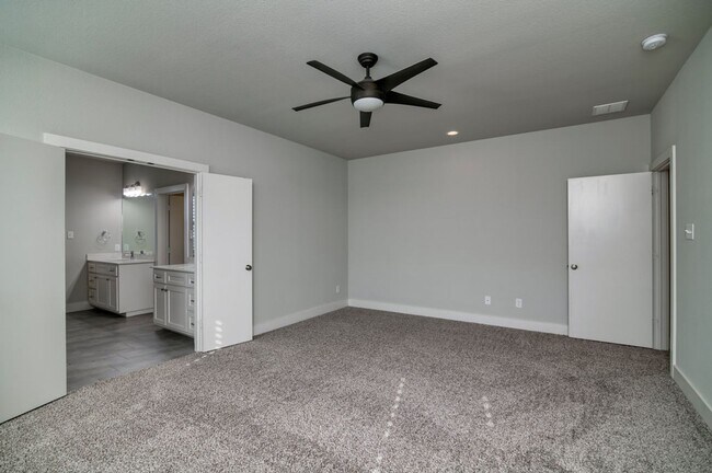 Building Photo - GORGEOUS 3 BEDROOM TOWNHOUSE LOCATED IN FORT WORTH!