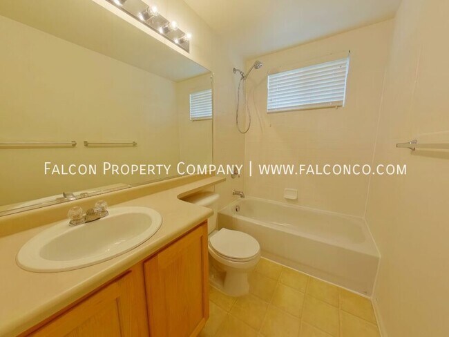 Building Photo - 6536 Graymont Dr