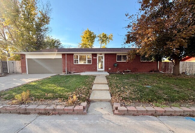 Building Photo - Lovely 5-bedroom, 2¾-bath home located in the heart of Old Town Firestone!