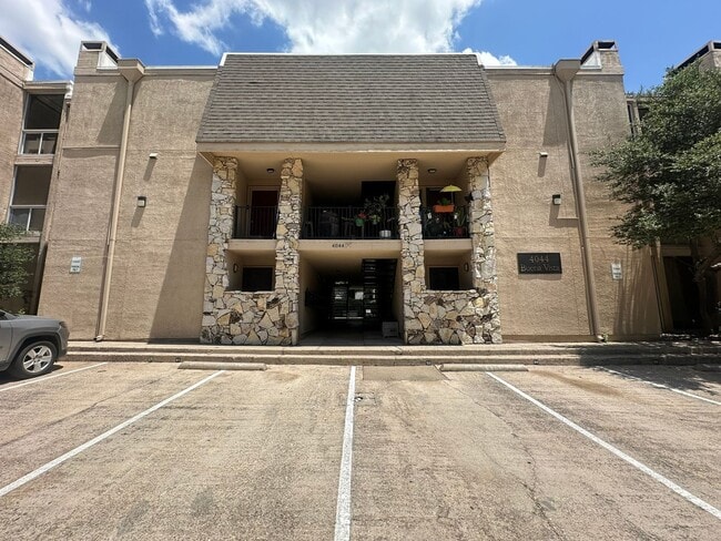 Primary Photo - Charming 2-Bed Unit in Dallas! Community p...