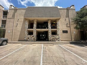 Building Photo - Charming 2-Bed Unit in Dallas! Community p...