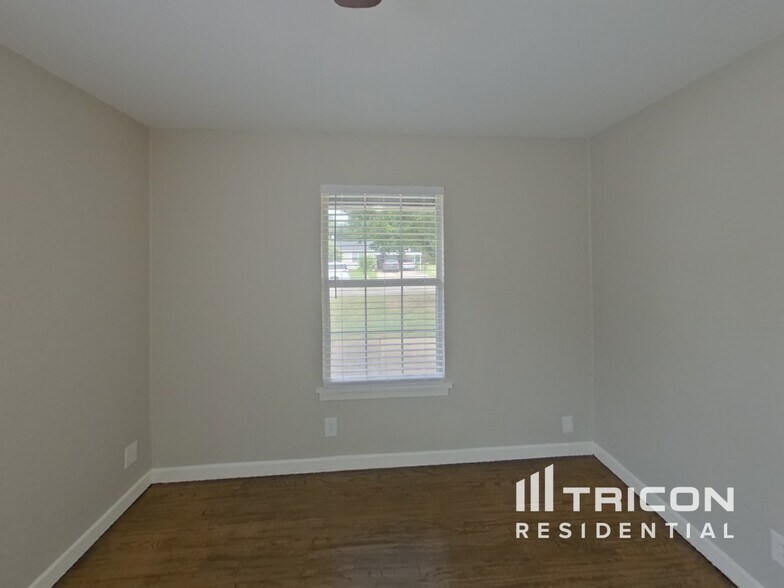 Building Photo - 5229 Westcrest Dr
