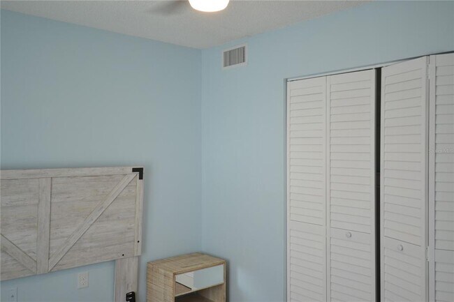 Building Photo - 3232 Lake Pine Way E