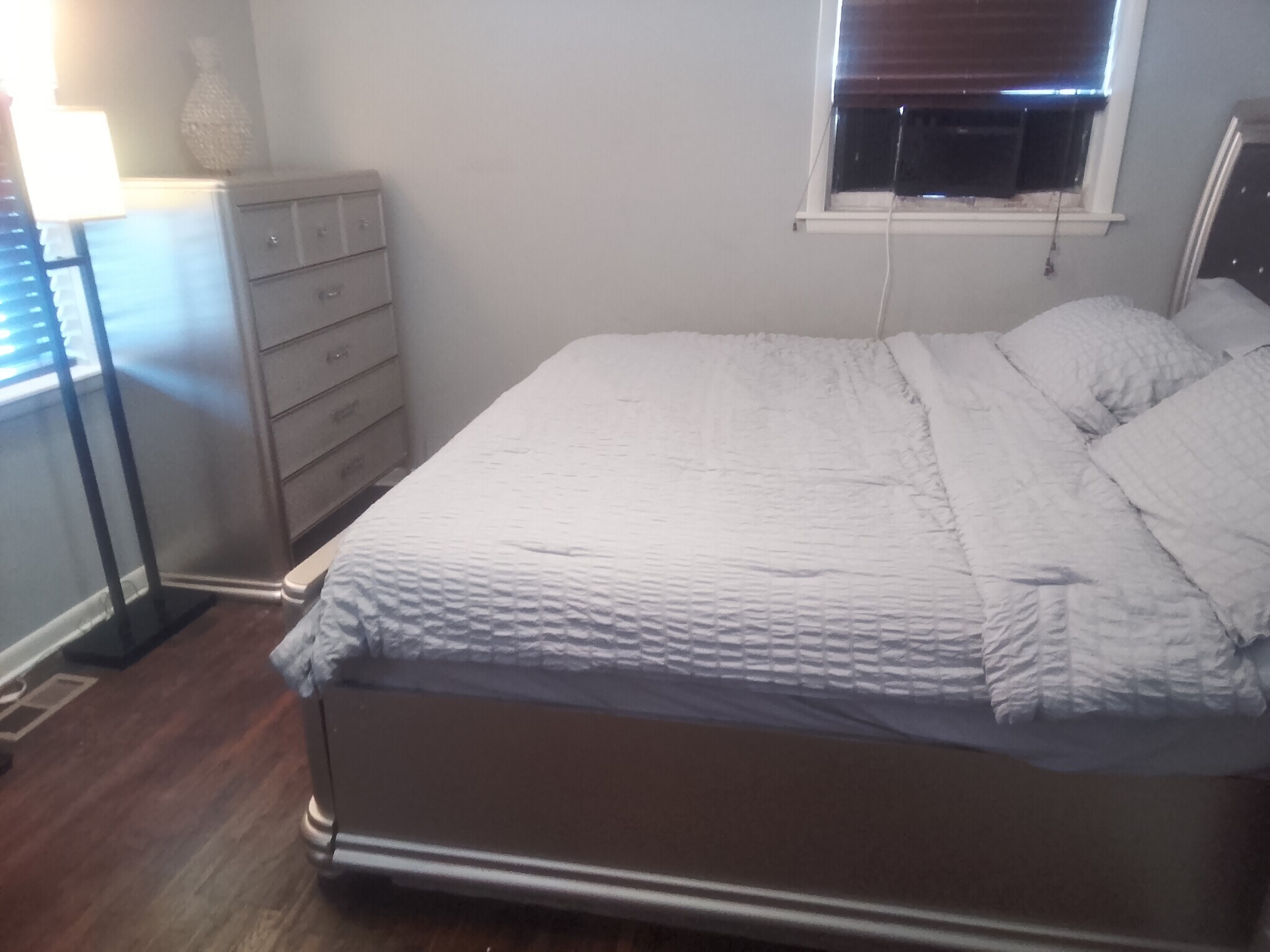 Building Photo - 10208 E 7th St