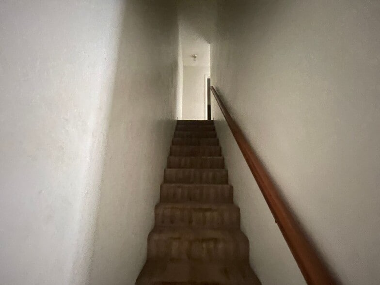 Building Photo - 1006 Eastside Dr