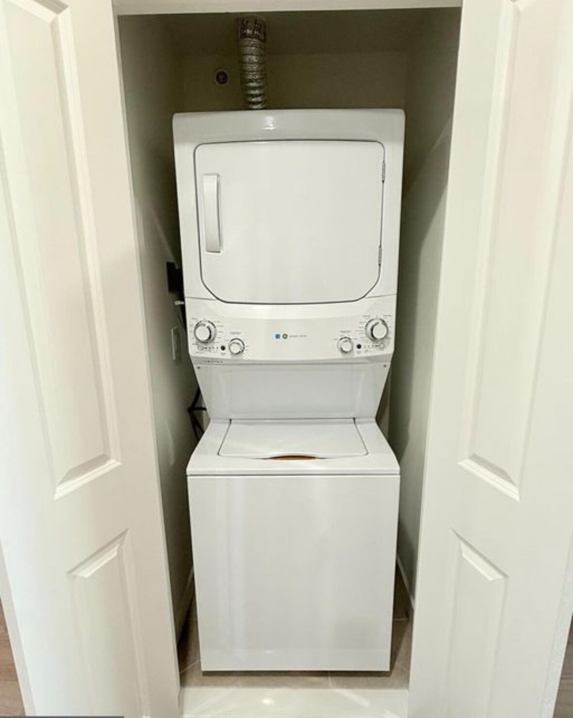 In-Unit Laundry - 2511 Manton St