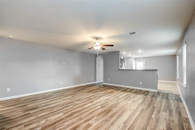Building Photo - 6222 El Topacio Dr
