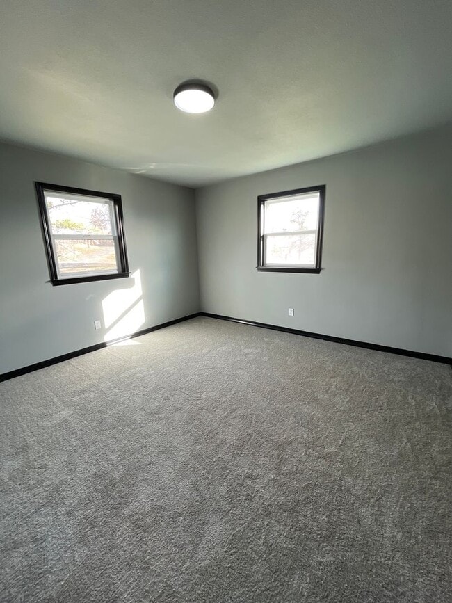 Building Photo - Country Living - 3 Bedroom / 2 Bathroom Ho...