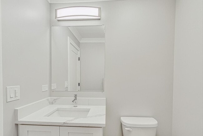 Building Photo - 6626 S Ingleside Ave