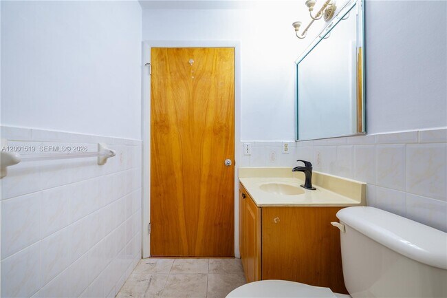 Building Photo - 10017 W Okeechobee Rd