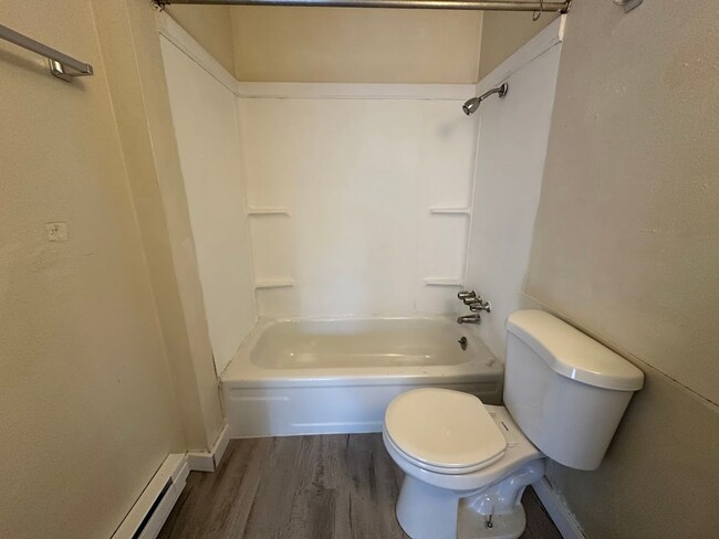 Building Photo - Newly remodeled - 1 bedroom apartment in P...