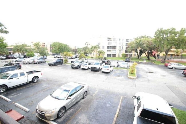 Building Photo - 9220 Fontainebleau Blvd