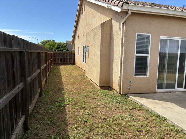 Building Photo - 3197 Dinkey Creek Ave