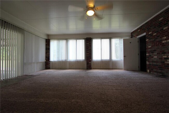 Building Photo - 2944 Piedmont Dr