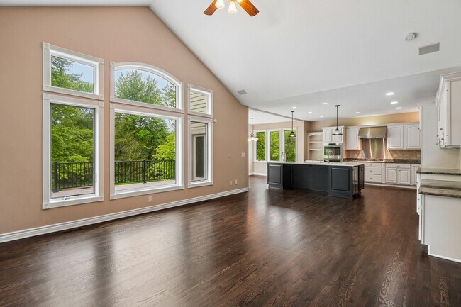 Building Photo - 1819 Brookview Dr