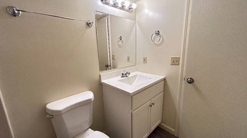 Building Photo - 807 Rainbow Dr