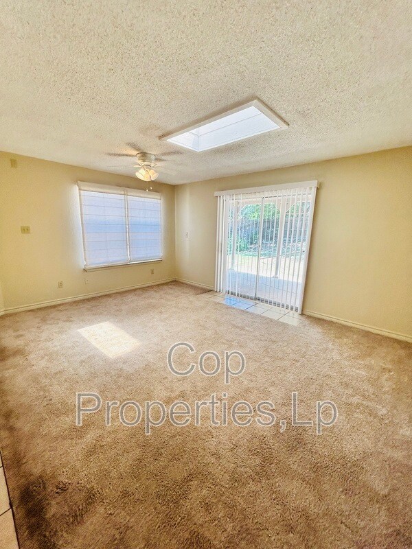Building Photo - 14810 Ridge Hill Dr