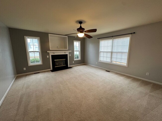 Building Photo - Spacious 4BR/3.5BA Two-Story Home in Queenswood Subdivision