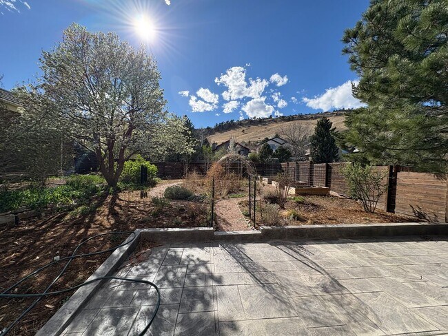 Building Photo - Stunning 4 bed 3.5 Bath Home in Wonderland Hills Walking Distance to Wonderland Lake. Rent Furnis...