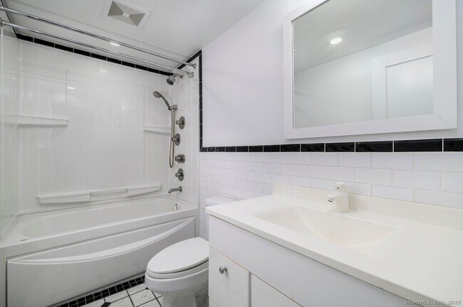 Building Photo - 206 Gillies Ln