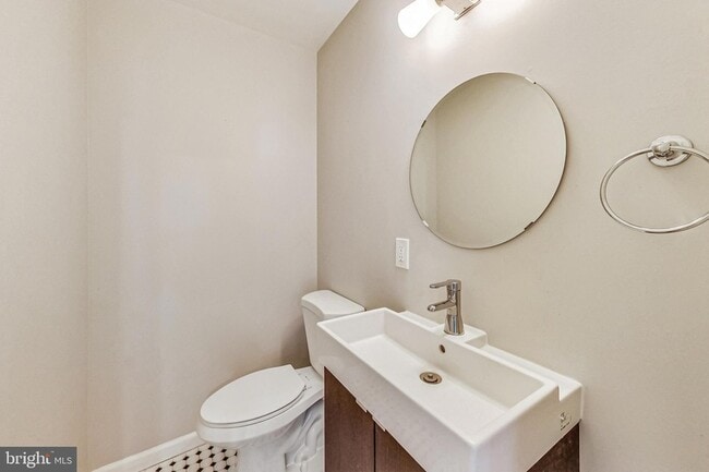 Building Photo - 627 Lamont St NW