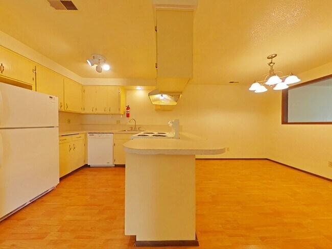 Building Photo - 3 Bedroom Duplex ~ South Corvallis ~ Pet F...
