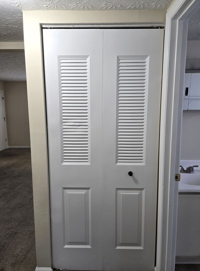 Building Photo - Camelot 2 Bedrooms. 1st Floor Apartment.  ...