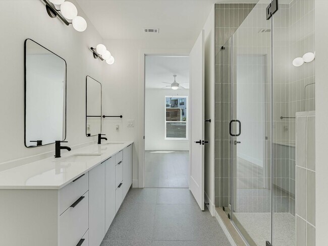 Building Photo - 1701 Simond Ave Ave