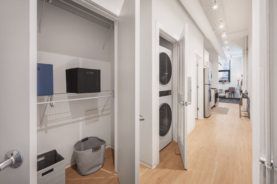 Building Photo - Imprint