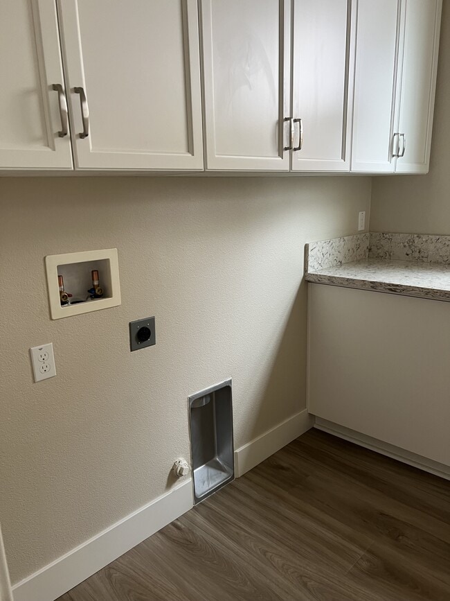 Building Photo - 3068 El Capitan Dr