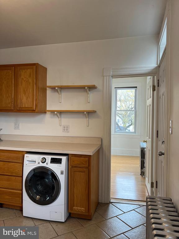 Building Photo - 400 W 23rd St