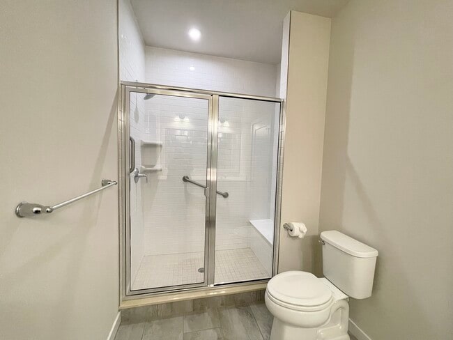 Building Photo - 1104 Whipple Rd