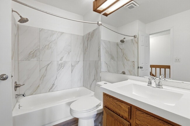 Building Photo - $2,045.95 - 2 Bed, 1.5 Bath Townhome in Centennial with Pool Access