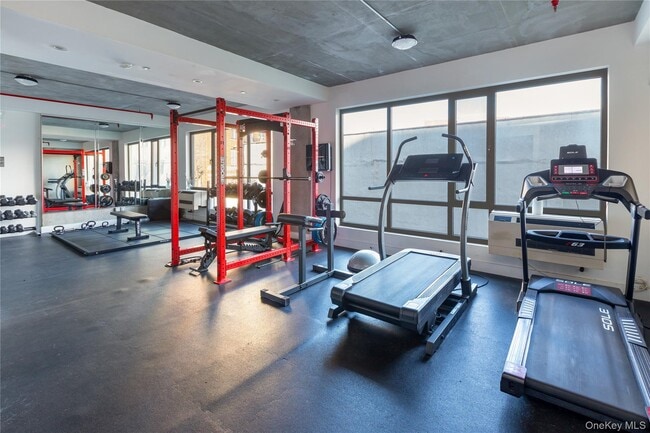 Building Photo - 225 E 138th St