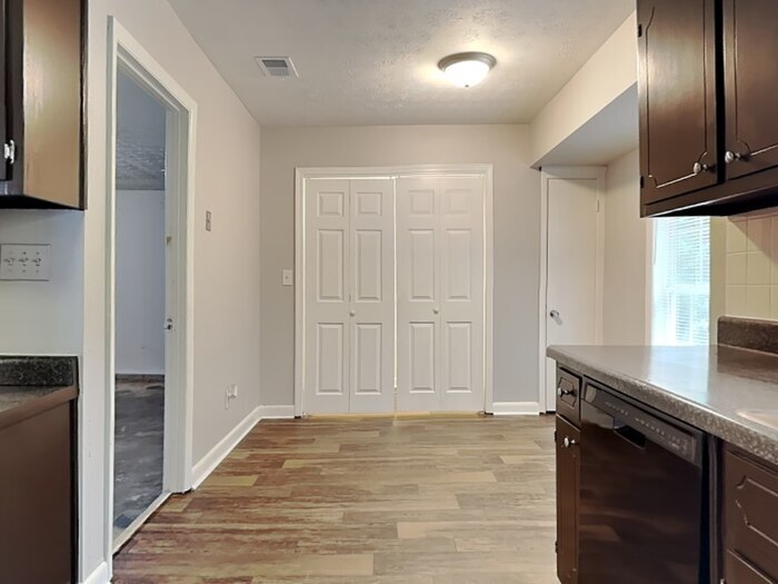 Building Photo - 3994 Pinehurst Valley Dr
