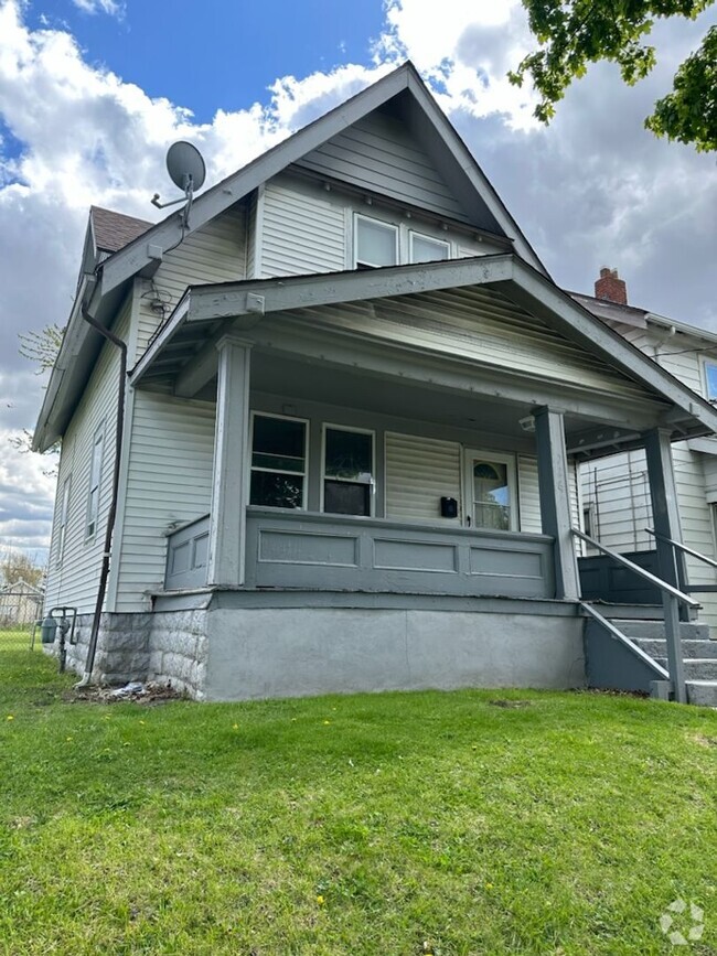 Building Photo - 3 Bedroom House