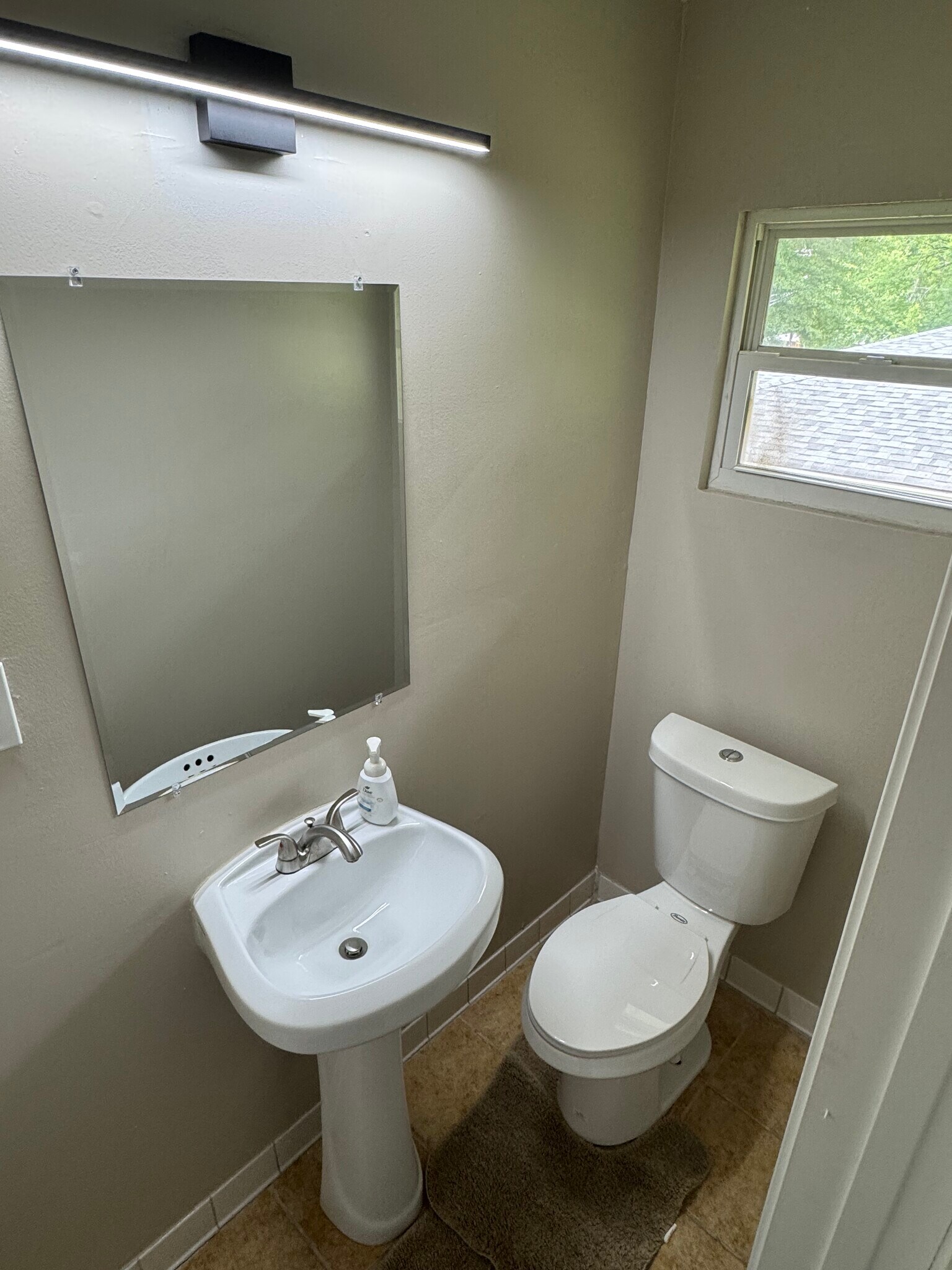 Building Photo - 1368 Margarette Dr