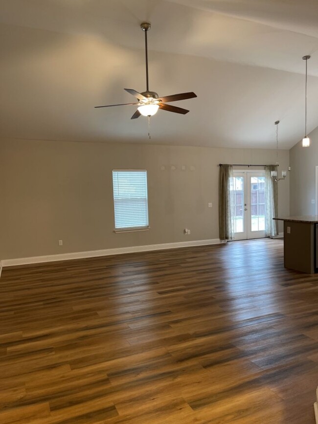 Building Photo - Beautiful Home on a culdesac - Built in 2019!