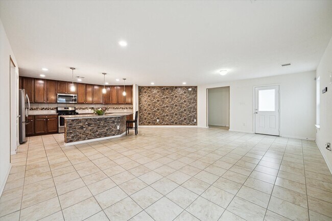 Building Photo - 16343 Oakside Hollow Ln