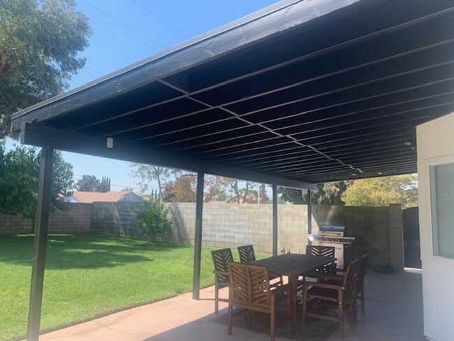 Building Photo - Beautiful 4 Bedroom, 3 Bathroom Home in Re...