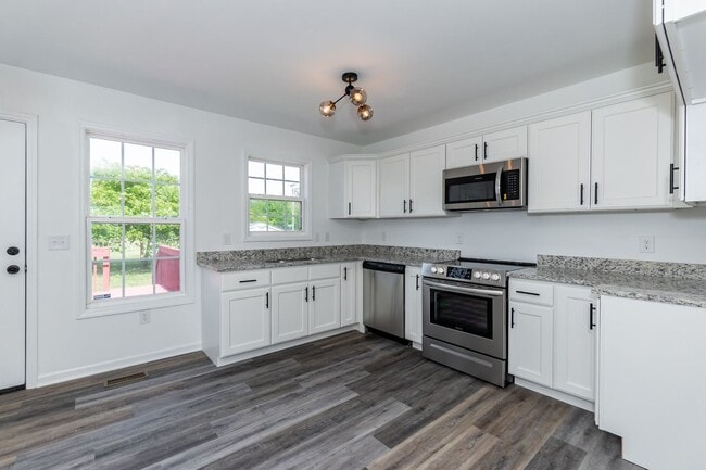 Building Photo - Beautiful Updated Home!