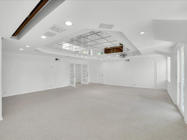 Building Photo - 9654 Wendover Dr