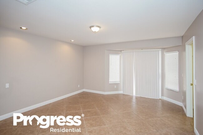 Building Photo - 10832 Spruce Bough St