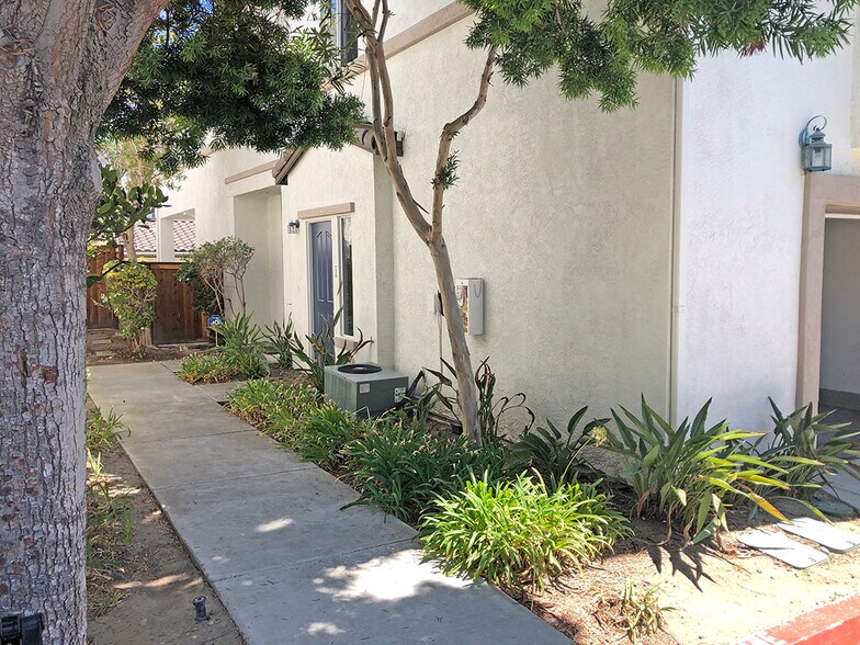 entry walkway - 3767 Carmel View Rd