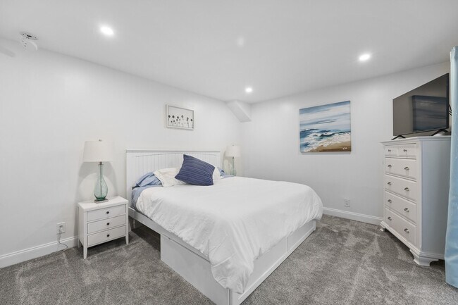 Building Photo - 17235 Bay St