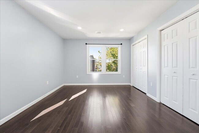 Building Photo - 225 Freeman Ave